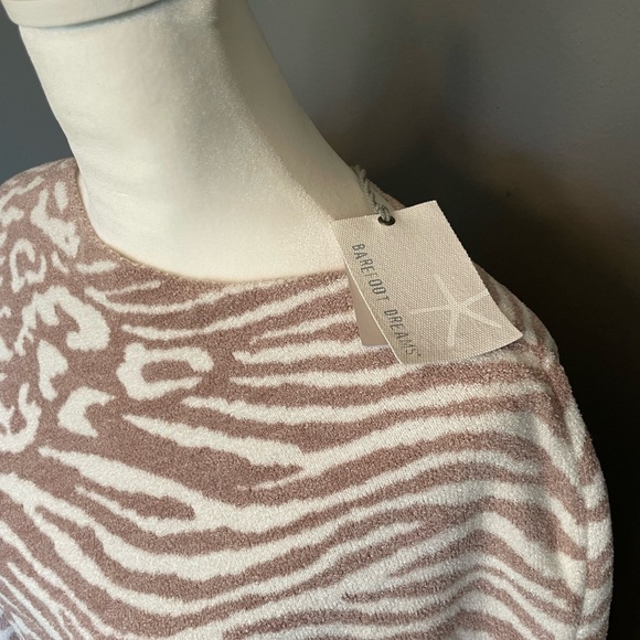 NEW WITH TAGS! Barefoot Dreams Ultra Lite Ocean Breeze PONCHO in Faded Rose OS - Picture 1 of 14